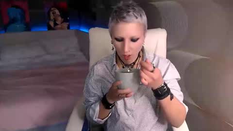 Snapshot of sweet_n_strong chatting on 10-26-25, 01:50 sweet_n_strong online show from 10-26-25, 01:50