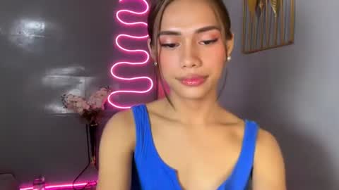 Snapshot of sweet_nikki03 chatting on 05-10-26, 07:13 sweet_nikki03 online show from 05-10-26, 07:13