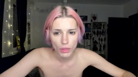 kira online show from 10-20-25, 06:19