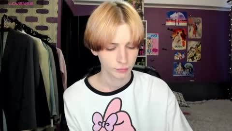 Snapshot of sweet_peach__ chatting on 06-14-26, 05:37 kira online show from 06-14-26, 05:37