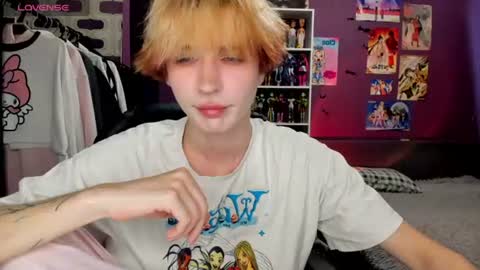 Snapshot of sweet_peach__ chatting on 07-09-26, 05:50 kira online show from 07-09-26, 05:50