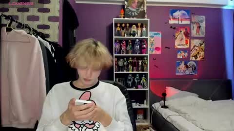 Snapshot of sweet_peach__ chatting on 07-10-26, 12:08 kira online show from 07-10-26, 12:08