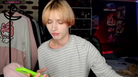 Snapshot of sweet_peach__ chatting on 07-20-26, 02:52 kira online show from 07-20-26, 02:52