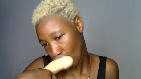 Snapshot of sweet_pussy04 chatting on 06-06-26, 05:17 sweet girl online show from 06-06-26, 05:17