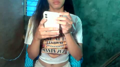Snapshot of sweet_reyan2003 chatting on 06-18-26, 12:44 REYAN online show from 06-18-26, 12:44