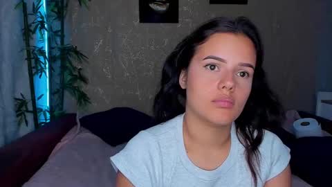 Start 18 year  Noa 19 year online show from 03-07-25, 10:13