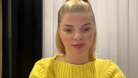 Snapshot of sweet_sinn_ chatting on 10-03-25, 08:28 Mira online show from 10-03-25, 08:28