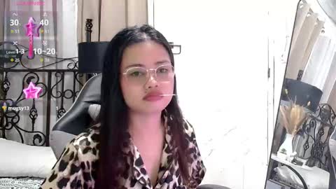 Leah online show from 10-28-25, 01:09