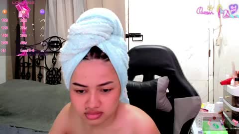 Snapshot of sweet_sirenxx chatting on 05-13-26, 08:12 Leah online show from 05-13-26, 08:12