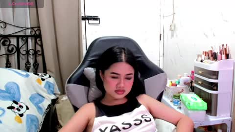 Snapshot of sweet_sirenxx chatting on 05-30-26, 06:49 Leah online show from 05-30-26, 06:49