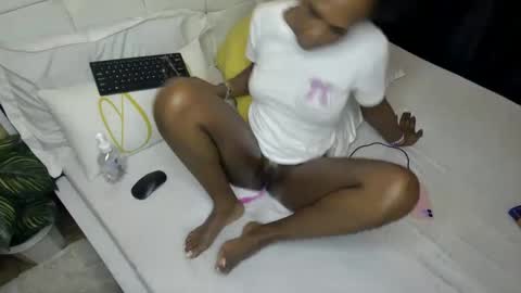 Snapshot of sweet_spoon chatting on 12-11-24, 12:02 Nina online show from 12-11-24, 12:02