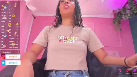 Snapshot of sweet_starxx chatting on 11-12-25, 05:24 Yeileen online show from 11-12-25, 05:24