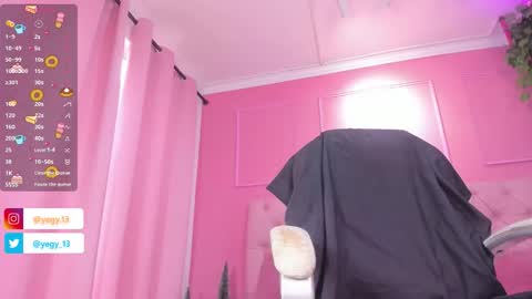 Snapshot of sweet_starxx chatting on 11-15-25, 06:37 Yeileen online show from 11-15-25, 06:37