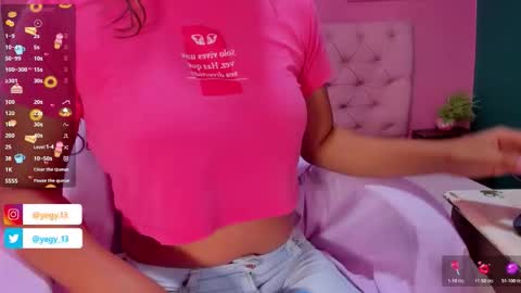 Snapshot of sweet_starxx chatting on 11-21-25, 05:44 Yeileen online show from 11-21-25, 05:44