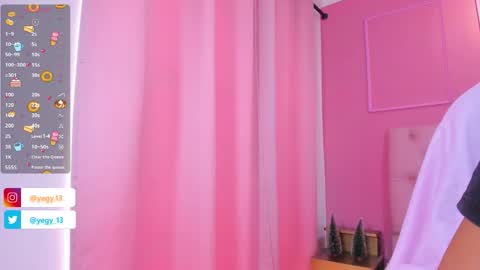 Snapshot of sweet_starxx chatting on 12-04-25, 05:54 Yeileen online show from 12-04-25, 05:54