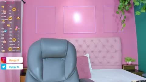 Snapshot of sweet_starxx chatting on 06-17-26, 09:27 Yeileen online show from 06-17-26, 09:27