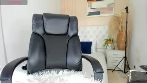 Snapshot of sweet_starxx chatting on 07-14-26, 07:08 Yeileen online show from 07-14-26, 07:08