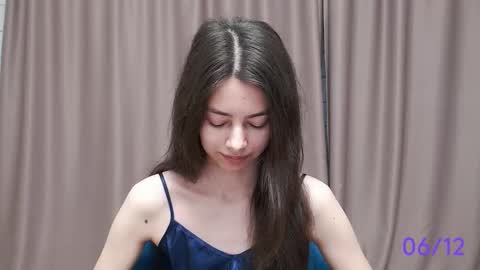Snapshot of sweet_sweet_angel chatting on 12-06-24, 11:00 Angel online show from 12-06-24, 11:00