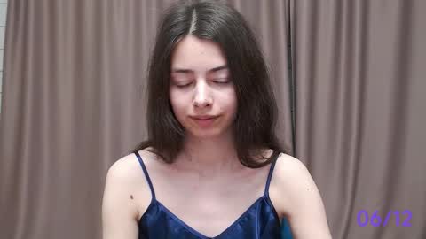 Snapshot of sweet_sweet_angel chatting on 12-06-24, 02:06 Angel online show from 12-06-24, 02:06