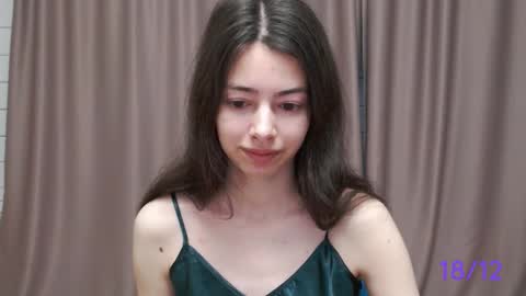 Snapshot of sweet_sweet_angel chatting on 12-18-24, 10:51 Angel online show from 12-18-24, 10:51