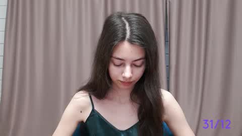 Snapshot of sweet_sweet_angel chatting on 12-31-24, 05:22 Angel online show from 12-31-24, 05:22