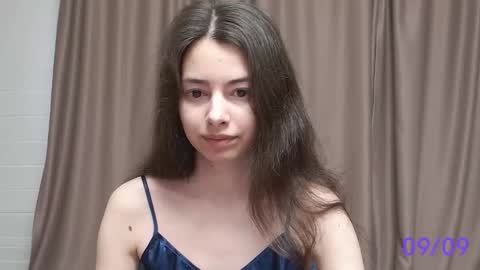 Snapshot of sweet_sweet_angel chatting on 09-09-25, 04:01 Angel online show from 09-09-25, 04:01