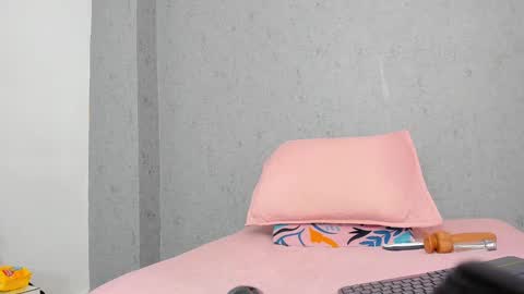 Snapshot of sweet_victoria_19 chatting on 10-08-25, 07:55 Victoria online show from 10-08-25, 07:55