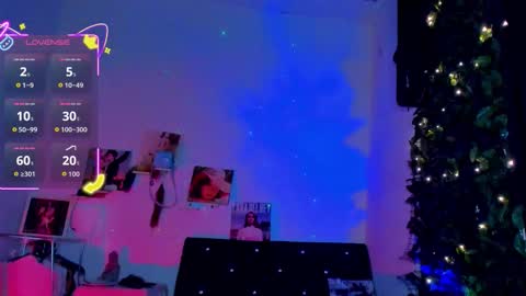 Steven independent model online show from 11-11-25, 11:27