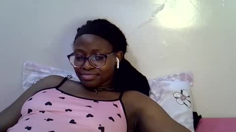Snapshot of sweet_zarah chatting on 04-23-26, 12:29 sweet_zarah online show from 04-23-26, 12:29