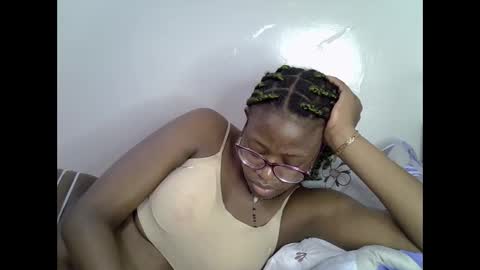 Snapshot of sweet_zarah chatting on 05-18-26, 01:56 sweet_zarah online show from 05-18-26, 01:56