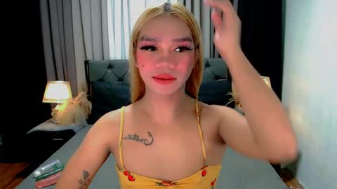 Snapshot of sweet_zoey12 chatting on 04-22-26, 09:22 bea takashi online show from 04-22-26, 09:22