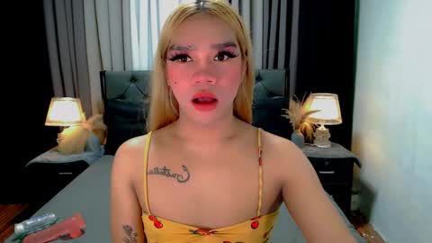 Snapshot of sweet_zoey12 chatting on 04-25-26, 09:56 bea takashi online show from 04-25-26, 09:56