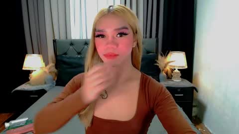 Snapshot of sweet_zoey12 chatting on 04-25-26, 01:41 bea takashi online show from 04-25-26, 01:41