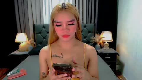Snapshot of sweet_zoey12 chatting on 04-26-26, 09:40 bea takashi online show from 04-26-26, 09:40