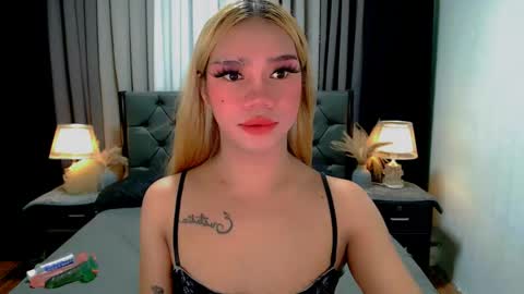 Snapshot of sweet_zoey12 chatting on 05-10-26, 10:20 bea takashi online show from 05-10-26, 10:20