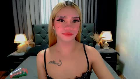 Snapshot of sweet_zoey12 chatting on 05-11-26, 04:04 bea takashi online show from 05-11-26, 04:04