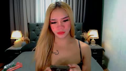 Snapshot of sweet_zoey12 chatting on 05-20-26, 09:15 bea takashi online show from 05-20-26, 09:15
