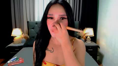 Snapshot of sweet_zoey12 chatting on 05-22-26, 09:04 bea takashi online show from 05-22-26, 09:04