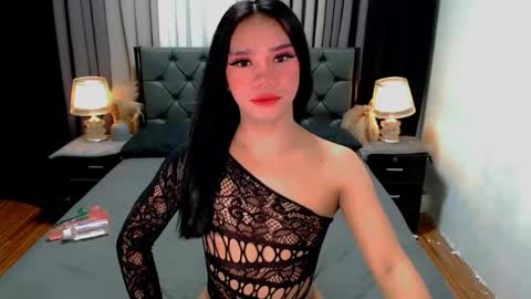 Snapshot of sweet_zoey12 chatting on 06-03-26, 09:23 bea takashi online show from 06-03-26, 09:23