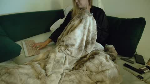 Ania online show from 01-22-25, 12:38