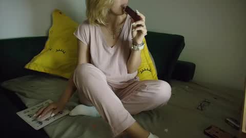 Ania online show from 03-11-25, 01:16