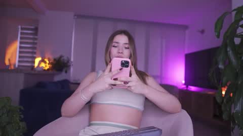 Camila online show from 10-24-25, 08:27