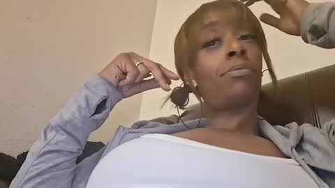 Snapshot of sweetaztea chatting on 01-26-25, 03:38 sweetaztee online show from 01-26-25, 03:38