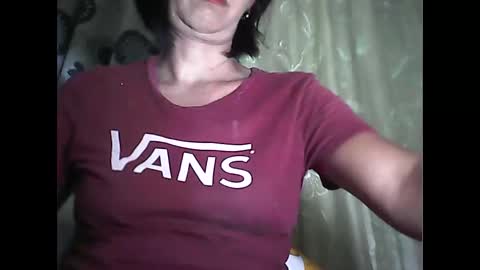 Snapshot of sweetbella24 chatting on 05-16-26, 11:20 im anne online show from 05-16-26, 11:20