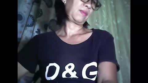 Snapshot of sweetbella24 chatting on 05-19-26, 01:06 im anne online show from 05-19-26, 01:06