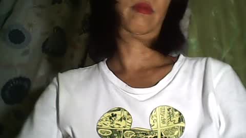 Snapshot of sweetbella24 chatting on 07-12-26, 12:07 im anne online show from 07-12-26, 12:07