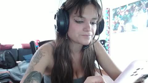 Snapshot of sweetbella_444 chatting on 09-22-25, 04:42 Bella online show from 09-22-25, 04:42