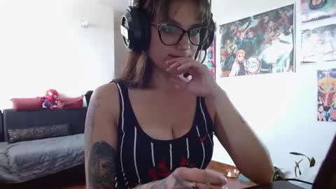 Snapshot of sweetbella_444 chatting on 09-23-25, 05:27 Bella online show from 09-23-25, 05:27