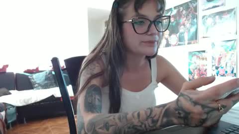 Snapshot of sweetbella_444 chatting on 10-01-25, 08:59 Bella online show from 10-01-25, 08:59