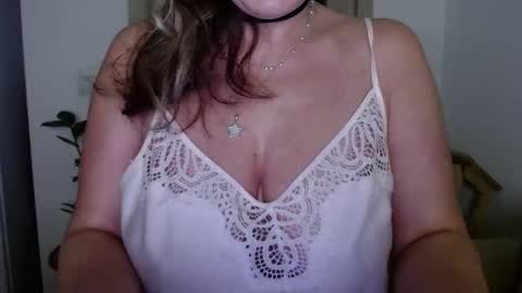 Snapshot of sweetberryxxx chatting on 10-28-25, 11:51 Diana online show from 10-28-25, 11:51